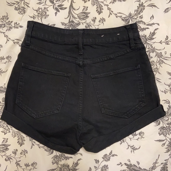 TNA Stretchy high waisted shorts - Picture 2 of 2